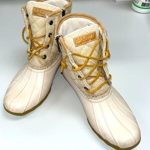 Sperry waterproof ivory / oatmeal ladies boots size 9